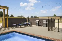 GLō Best Western Olive Branch - Pools