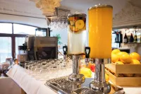 Penzión Wellness & Restaurant Zoborská, free parking - bar