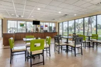 Quality Inn Brunswick - فطور