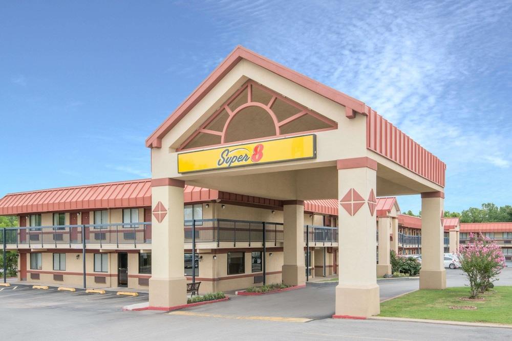 Super 8 by Wyndham Tulsa