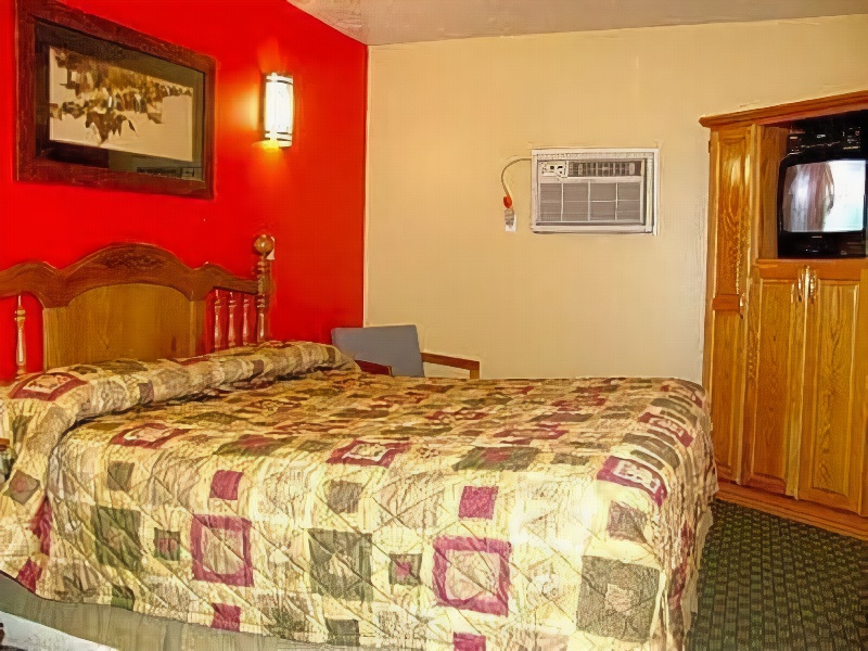 Coronada Inn & Suites