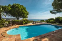 Villa with Spa, Pool and View of St Tropez's Gulf - Villaer