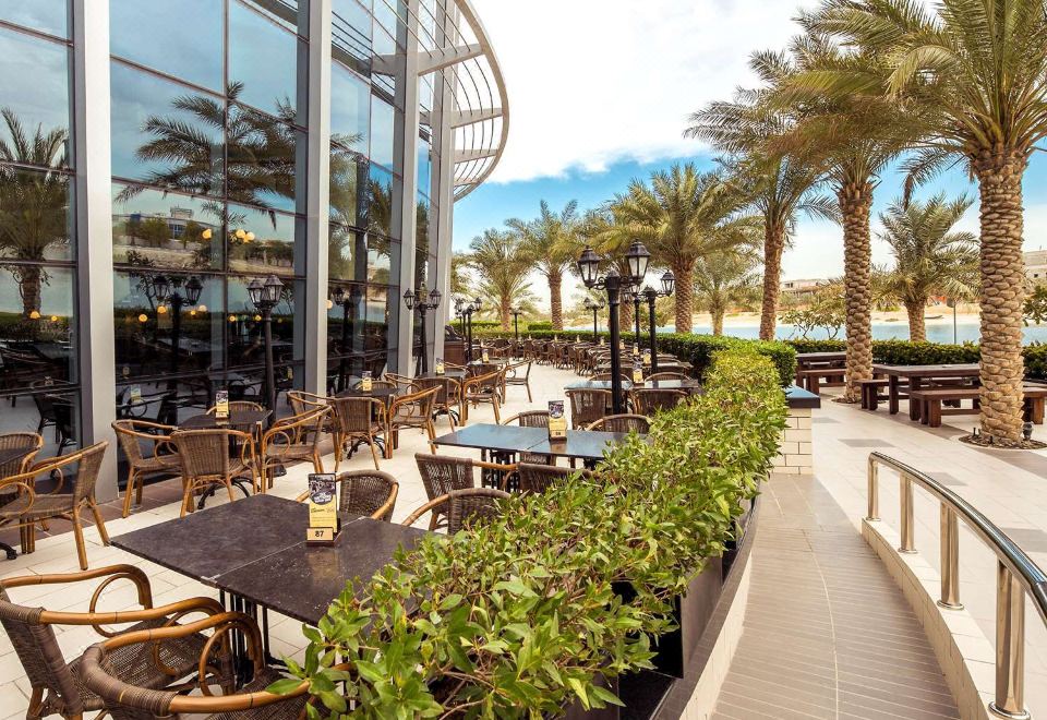 이비스 아부 다비 게이트 수영장 및 자쿠지 시설