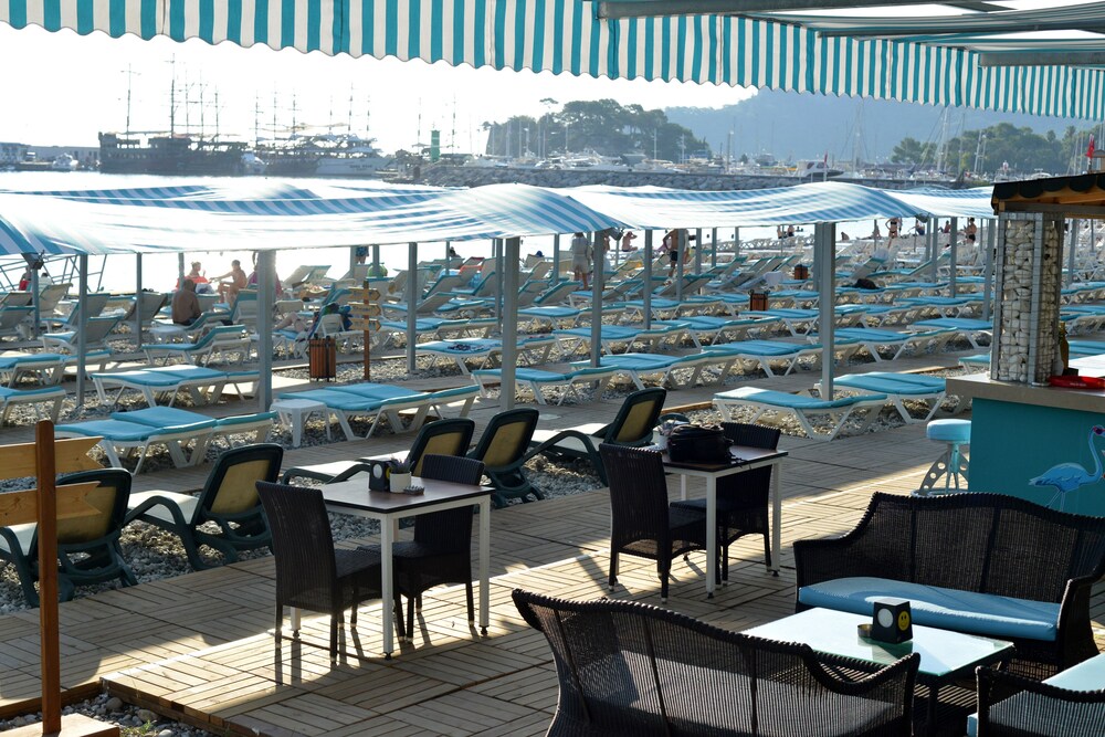 L'Ancora Beach Hotel