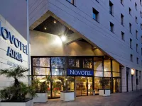 Novotel Atria Nîmes Centre Hotel dekat Carré d'Art