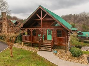 Heavenly Escape Crossing Resort Cabin with Hoa Outdoor Swimming Pool Hot Tub Arcade Games, and More