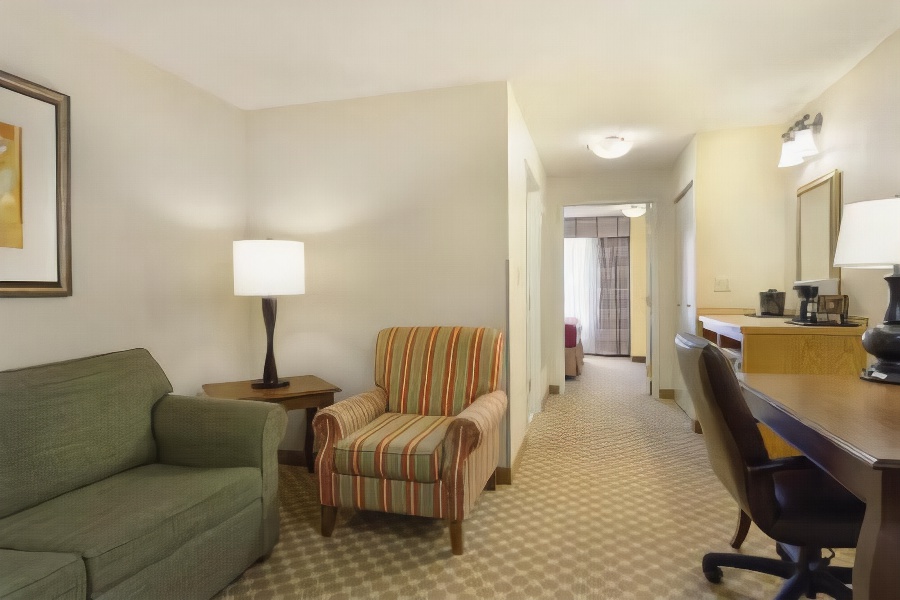 Country Inn & Suites by Radisson, Nevada, MO