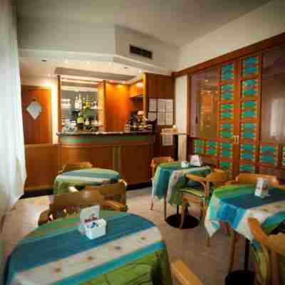 Hotel Marina Bay Dining/Meeting Rooms
