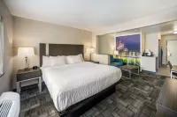 AmericInn by Wyndham Green Bay Near Stadium - Motels