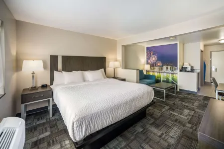 AmericInn by Wyndham Green Bay Near Stadium Отели в г. Ашваюбенон