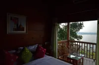Room in Guest Room - LakeRose Wayanad Resort - Water Front Grandeur