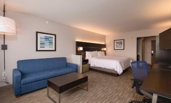 Holiday Inn Express & Suites Tulsa Downtown