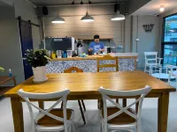 Grasshopper Bed and Cafe Hotels in Pak Kret