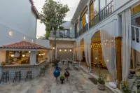 Delight Deluxe Hotel Hotels near Beykonak Şirlengiç Camii