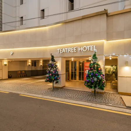 TEA TREE HOTEL Отели рядом с достопримечательностью «Станция метро Isu»