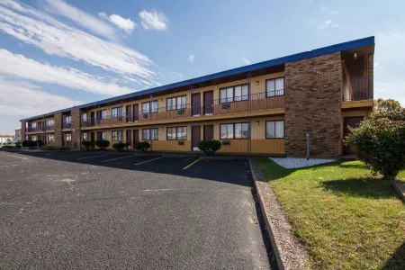 Scottish Inn & Suites - Eau Claire