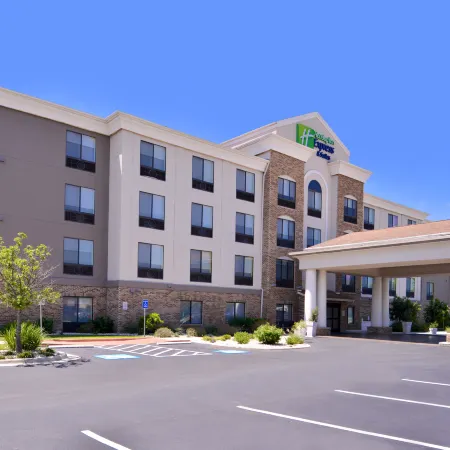 Holiday Inn Express & Suites SELMA by IHG