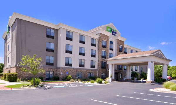 Holiday Inn Express & Suites Selma by IHG