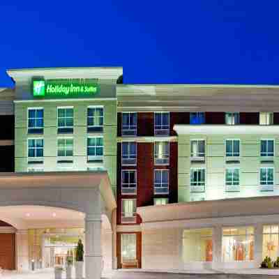 Holiday Inn & Suites Williamsburg-Historic Gateway Hotel Exterior