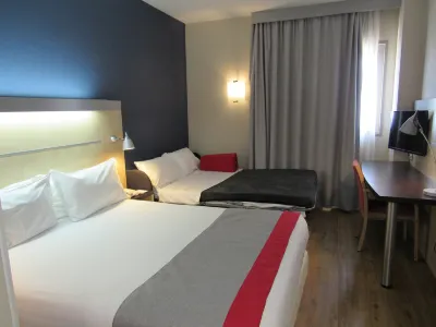 Holiday Inn Express Madrid - Alcorcon Các khách sạn gần Ciudad Grupo Santander