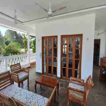 Luxury Cosy Villa Welcoming You by the Beach Others