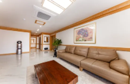 Daejeon Yuseong Manwol Hotel (Hanok) 忠南大学校 大徳キャンパス周辺のホテル