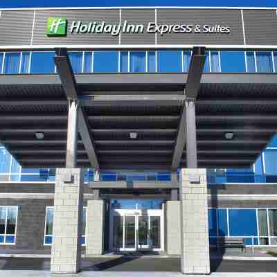 Holiday Inn Express & Suites Vaudreuil - Dorion Hotel Exterior