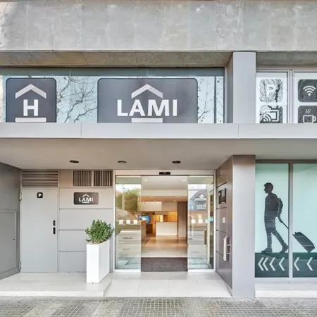 Hostal Lami Отели рядом с достопримечательностью «Железнодорожный вокзал Пеу-дель-Фуникулар»