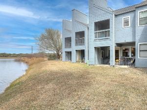 The 16th Hole 2 Bedroom Condo by Redawning