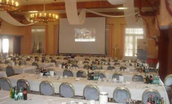 Hotel Restaurant Itzumer Paß - Housity