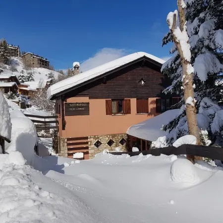 Hostal Xalet Refugi Pere Carné - Hostel