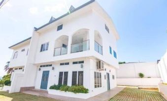 Glencoe Townhome with Loft Jacuzzi and Pool