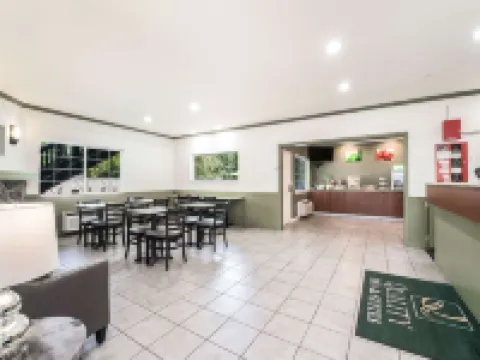 Quality Inn & Suites Bainbridge Island Hotels in Kitsap County