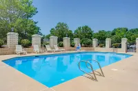Days Inn by Wyndham Newport News City Center Oyster Point Hotel a Newport News