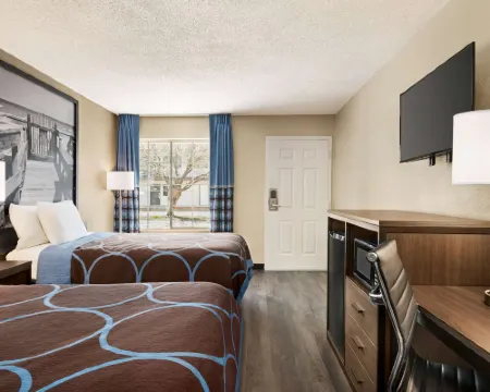 ซูเปอร์ 8 บาย วินด์แฮม กัลฟ์พอร์ต แอร์พอร์ต NW/เนียร์ บิโลกซี โรงแรมในกัลฟ์พอร์ต