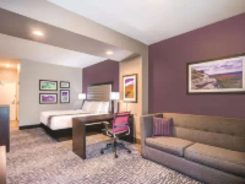 La Quinta Inn & Suites by Wyndham Clifton Park/Saratoga Area Hotels in Halfmoon