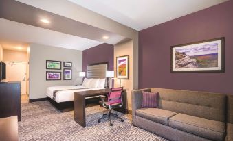 La Quinta Inn & Suites by Wyndham Clifton Park