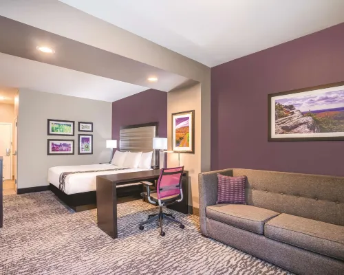 La Quinta Inn & Suites by Wyndham Clifton Park/Saratoga Area Hotels in Halfmoon