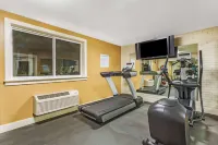 Days Inn & Suites by Wyndham Logan - Gym
