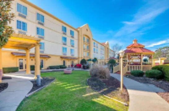 라 퀸타 인 & 스위트 바이 윈덤 셔먼