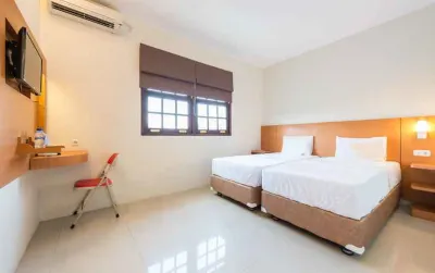 Family Guest House Kupang Baru Hotels in Sonokwijenan
