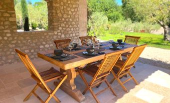 Charming Farmhouse 20 Minutes from Aix-en-Provence - by Feelluxuryholidays