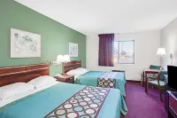 Super 8 by Wyndham Kennett - Motels