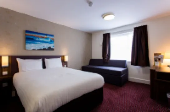 Sessile Oak, Llanelli by Marston's Inns Hotel di Llanelli