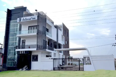 Bellevue Inn Hotel Restaurant & Resort Отели рядом с достопримечательностью «PVR Ridhi Sidhi Mall, Sri Ganganagar»