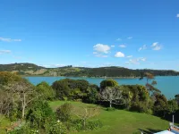 Le Chalet Waiheke Apartments - Parking