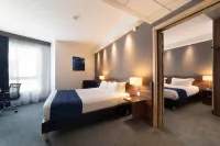 Holiday Inn Express Toulon - Est Các khách sạn gần Cours Lafayette