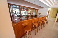 Hiona Holiday Hotel - Baarit
