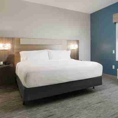 Holiday Inn Express & Suites - Williamstown - Glassboro, an IHG Hotel Rooms