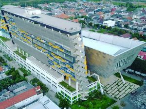 Urbanview Hotel Grand Sumatera Surabaya